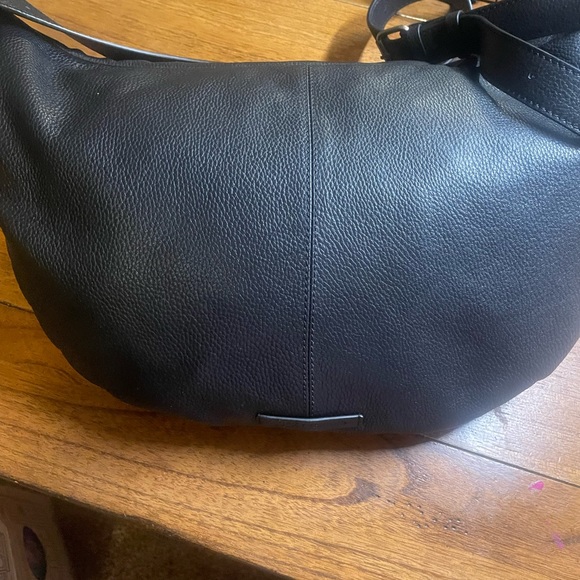 SOLD Genuine leather sling bag!! - Picture 4 of 10